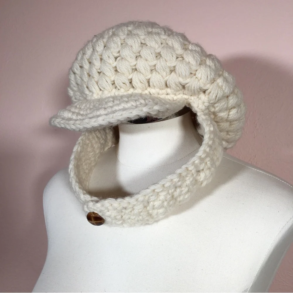 Vintage Cream Crochet Newsboy Cap and Matching Knit Gloves - Picture 12 of 15
